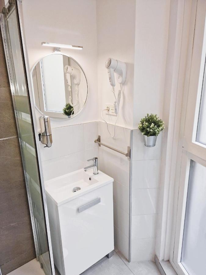 Hostal Comercial Madrid Luaran gambar